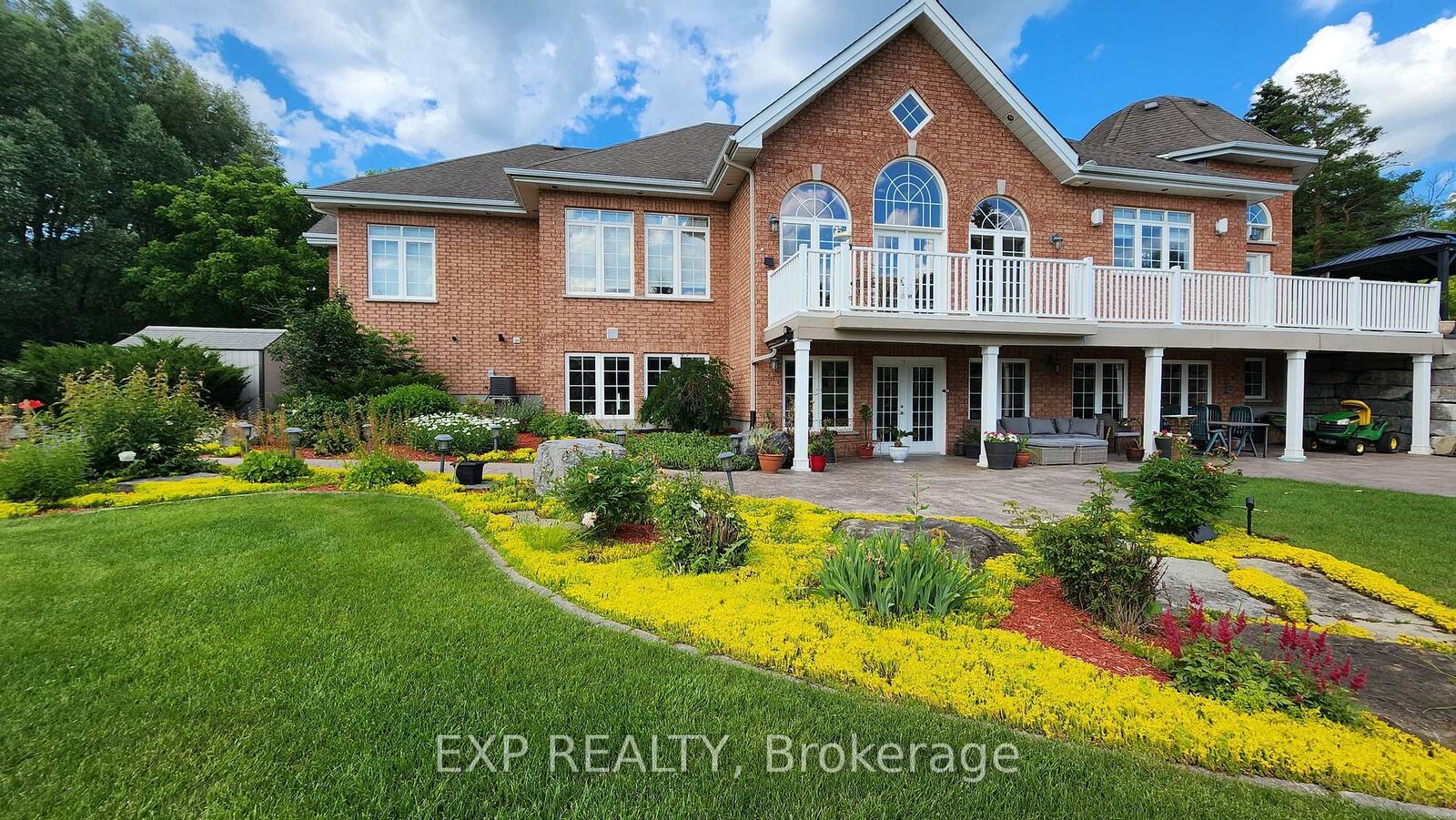 Property Photo: 1283 Rideau Cove Court ON K1V 1R8