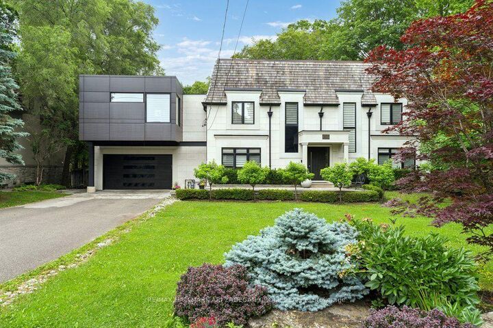 150 Sandringham Drive . — photo 1