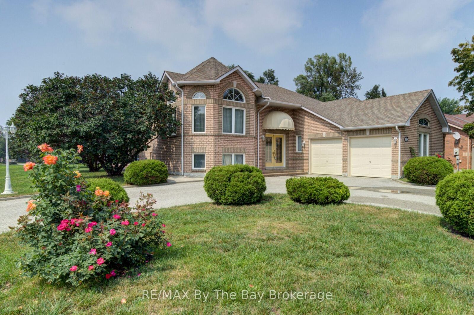 Property Photo: 452 Ramblewood Drive ON L9Z 1P4