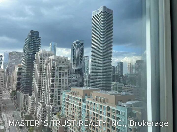 Property Photo:  832 Bay Street 2004  ON M5S 1Z6 