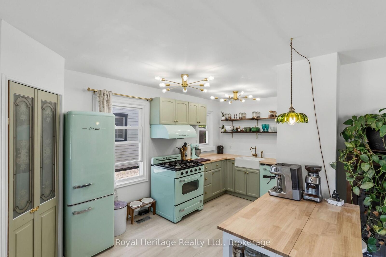Property Photo:  31 Caroline Street  ON L1A 1Y6 