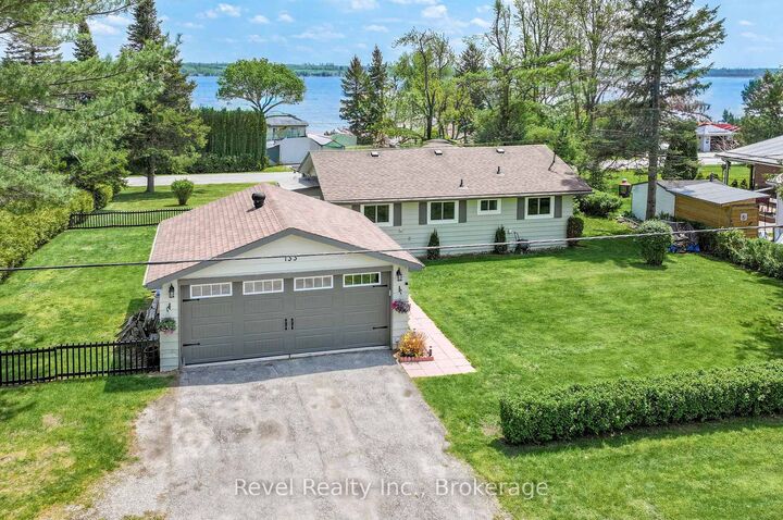 Property Photo:  133 Victoria Drive E  ON K0M 1G0 