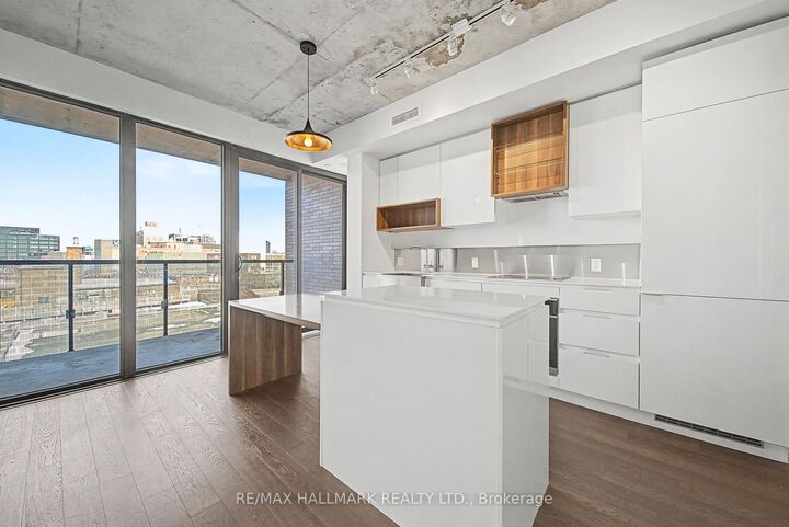 383 Sorauren Avenue 609 — photo 1