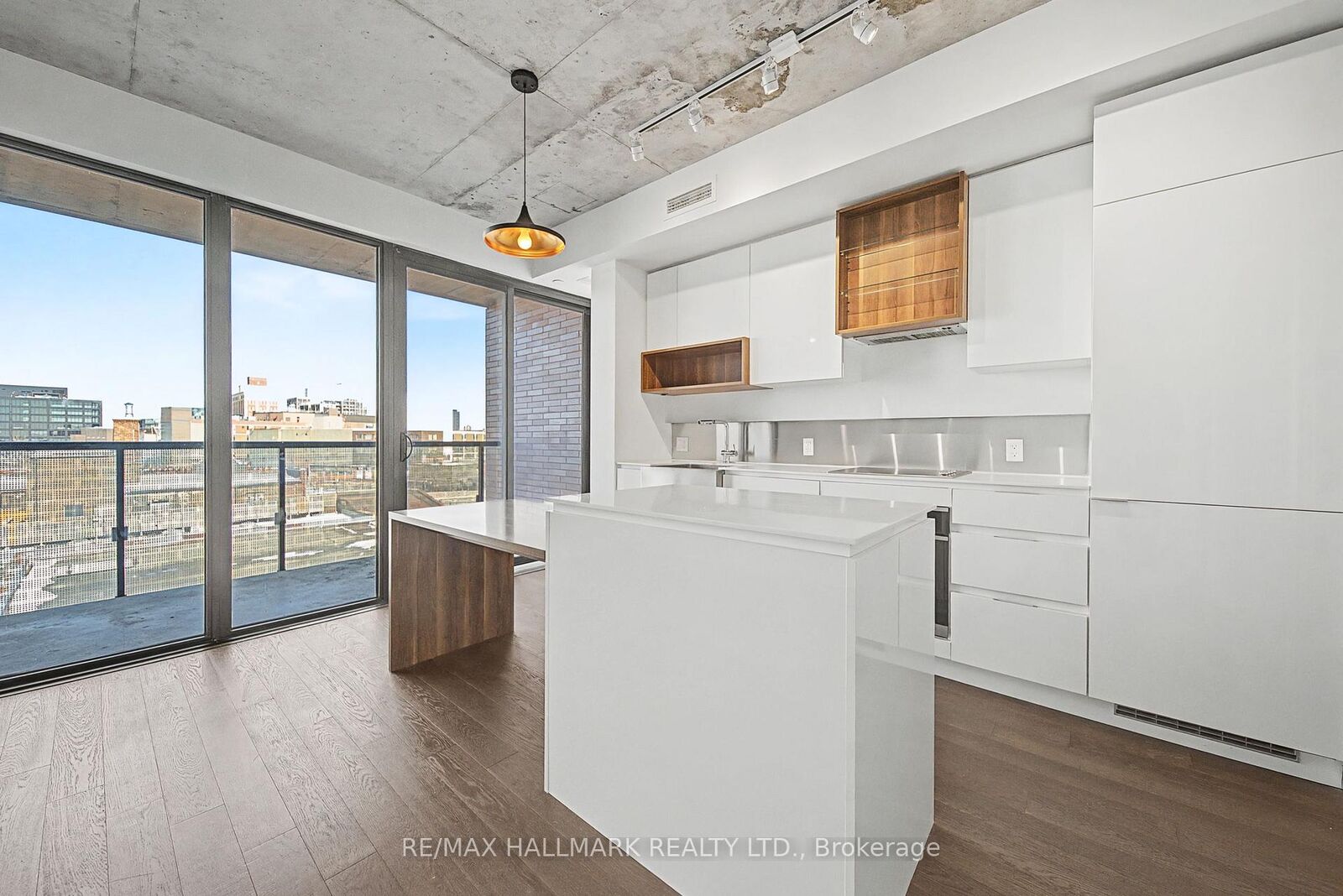 Property Photo: 383 Sorauren Avenue 609 ON M6R 0A4