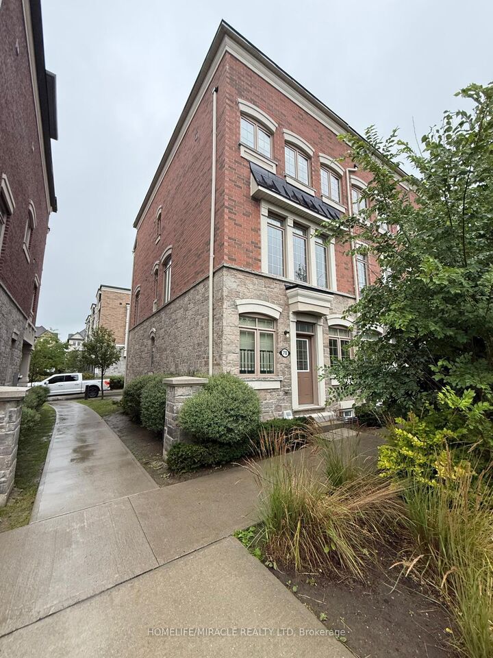 Property Photo: 70 Harwood Avenue N ON L1T 0P4