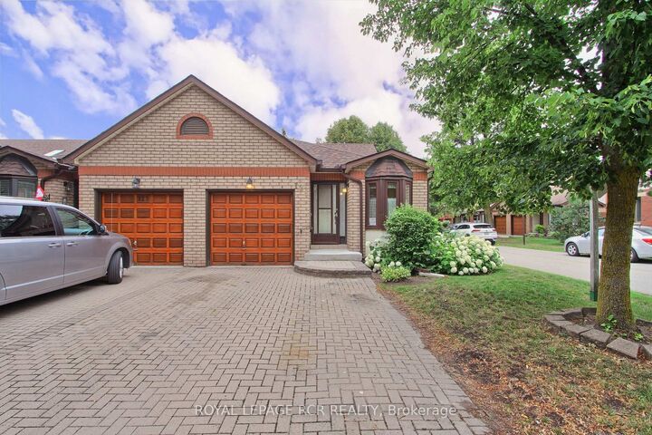 Photo de la propriété: 121 Green Briar Road 16 ON L9R 1S5