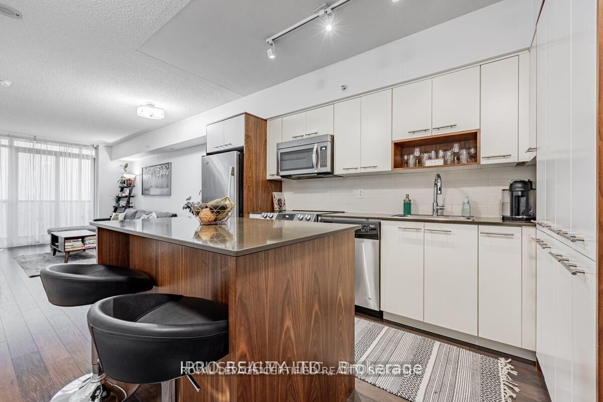 Property Photo:  5 Valhalla Inn Road 1908  ON M9B 0B1 
