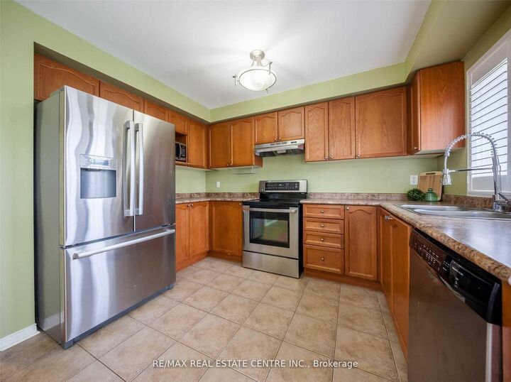 Property Photo: 4950 Albina Way 99 ON L4Z 4J6