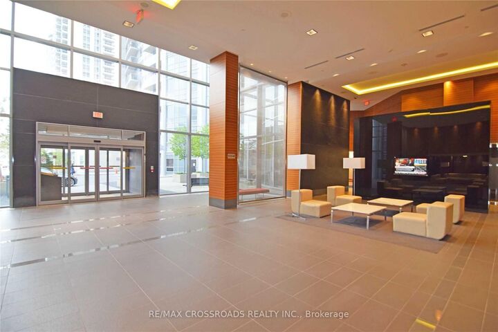 Property Photo: 135 Village Green Square 3326 ON M1S 0G4