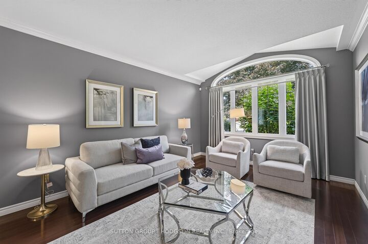 Property Photo:  103 Carriage Hill Drive  ON N5X 3W7 