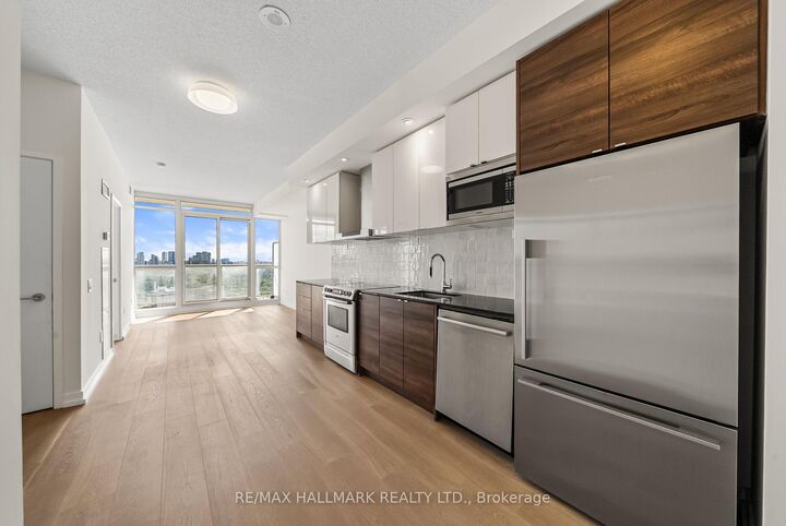 Property Photo: 121 McMahon Drive 3102 ON M2K 0C2