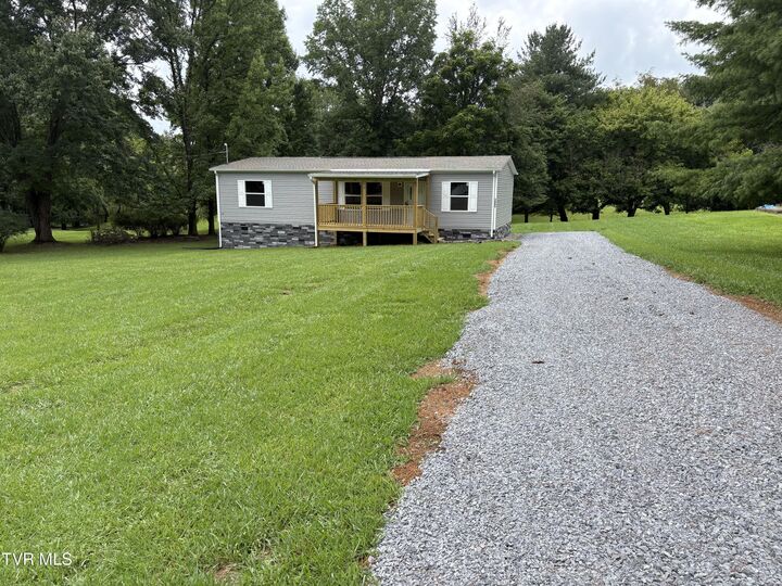 Property Photo: 2865 Devault Bridge Road TN 37686