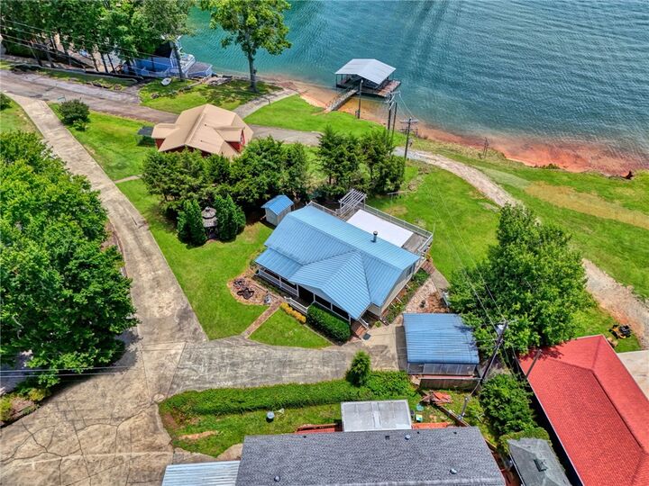 Property Photo: 225 Nicholson Cove Road SC 29672