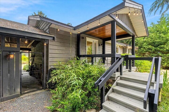 Property Photo: 381 Dunsmuir Rd BC V9K 2A1
