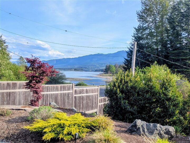 Property Photo: 7863 Tozer Rd BC V0R 1W0