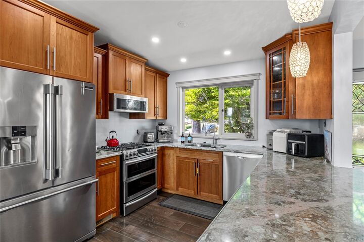 Property Photo: 396 Wisteria St BC V9P 1C6