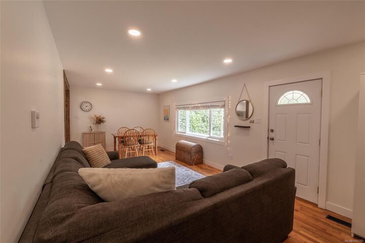 Property Photo: 5933 Deuchars Dr BC V9L 1L5