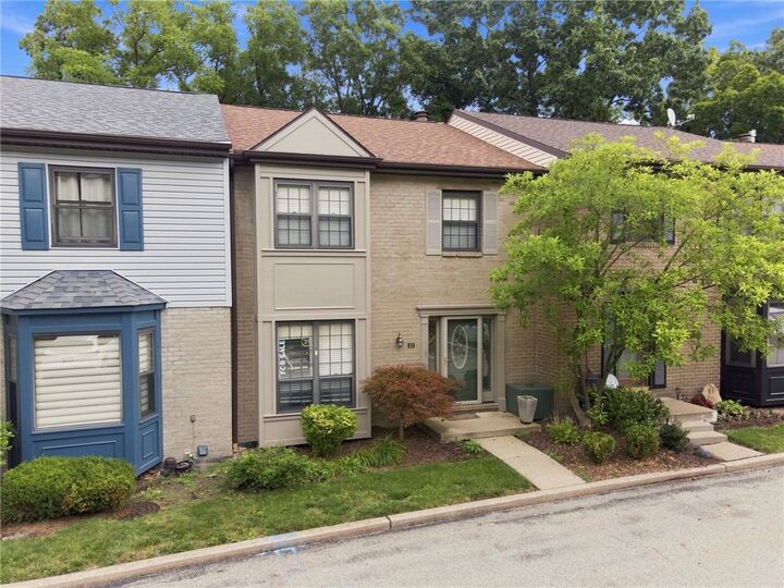 Property Photo:  422 Edgetree  PA 15668 