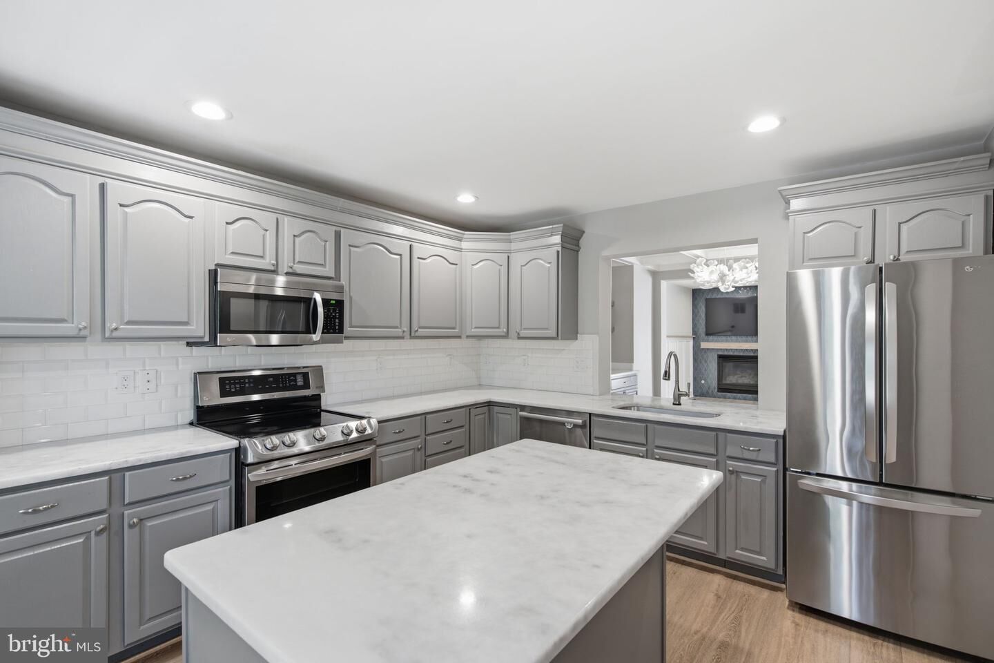 Property Photo: 12087 Edgemere Circle VA 20190