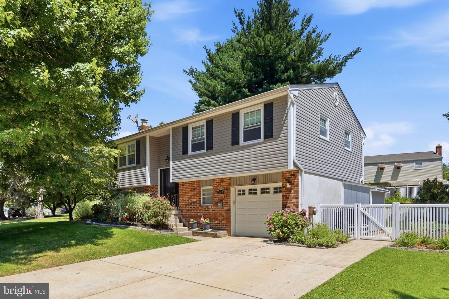 Property Photo:  8619 Belfry Drive  PA 19128 