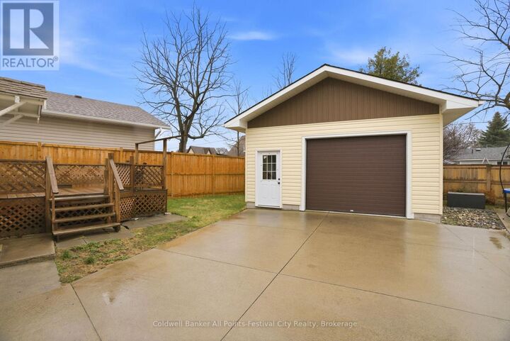 Property Photo:  113 Quebec Street  ON N7A 2G6 