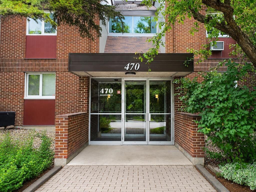 Property Photo:  470 Kenaston Boulevard  MB R3N 1Z1 