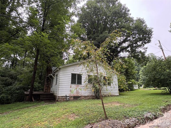 Property Photo: 912 Halstead Boulevard NC 28791