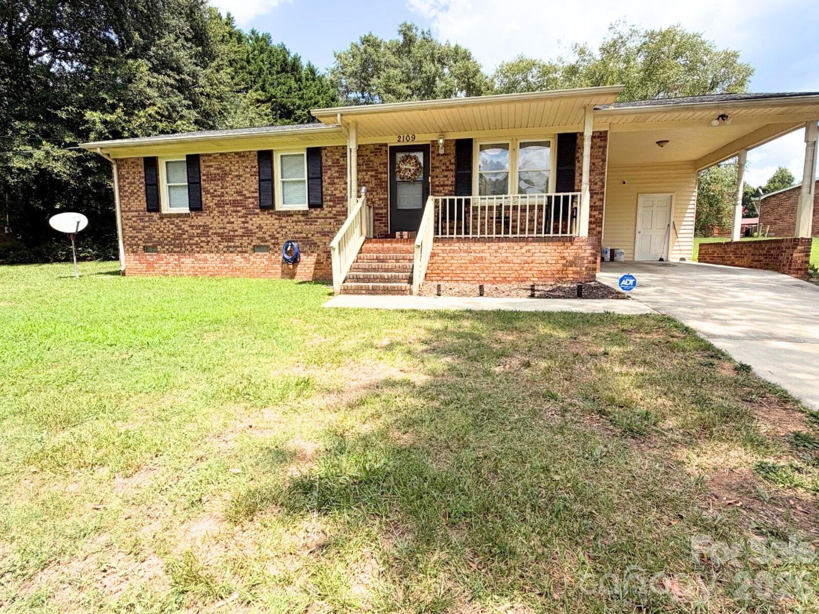 Property Photo: 2109 Fernwood Drive NC 28152