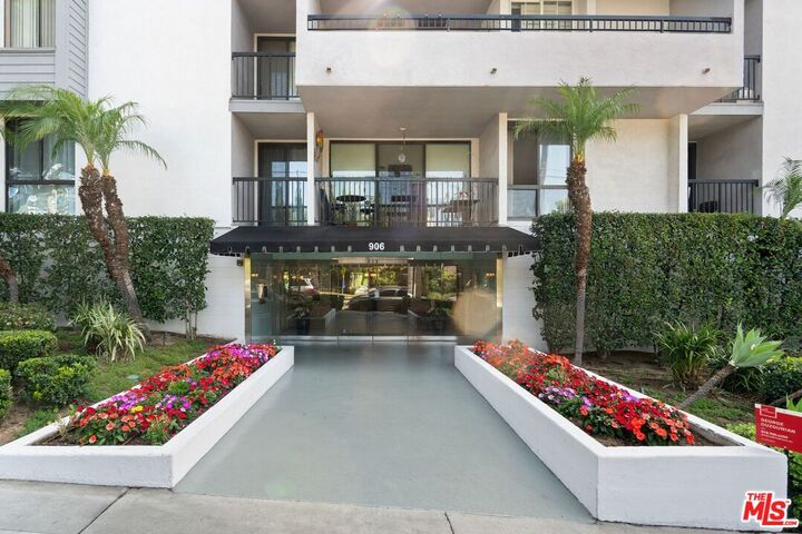 Property Photo: 906 N Doheny Dr, Unit 221 CA 90069