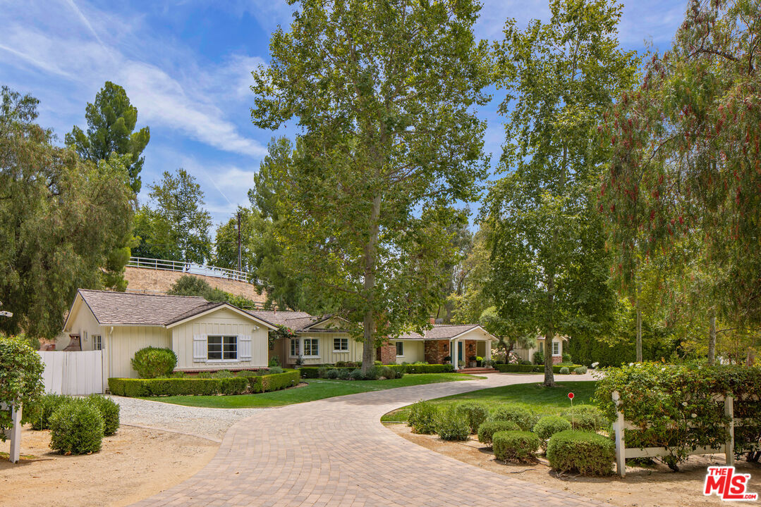 Property Photo:  5840 Round Meadow Rd  CA 91302 