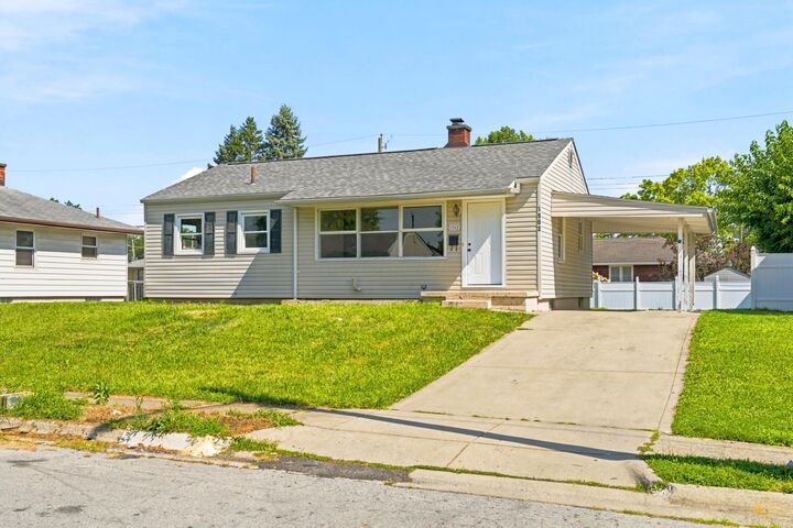 Property Photo:  1962 E Beaumont Road  OH 43224 