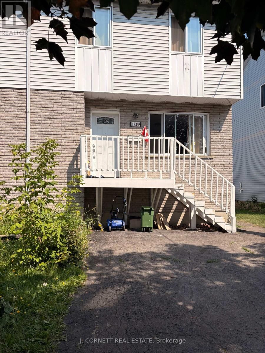 Property Photo:  109 Eleventh Avenue East  ON K6H 7B8 