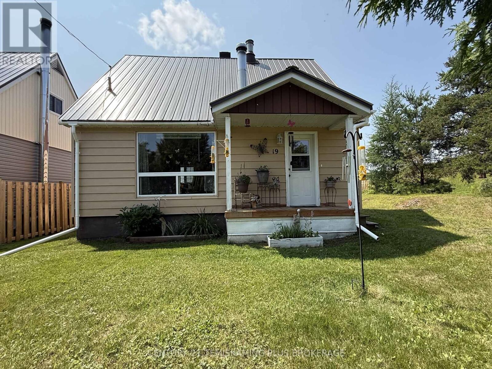 Property Photo:  19 Twentyeighth Street  ON P0K 1X0 