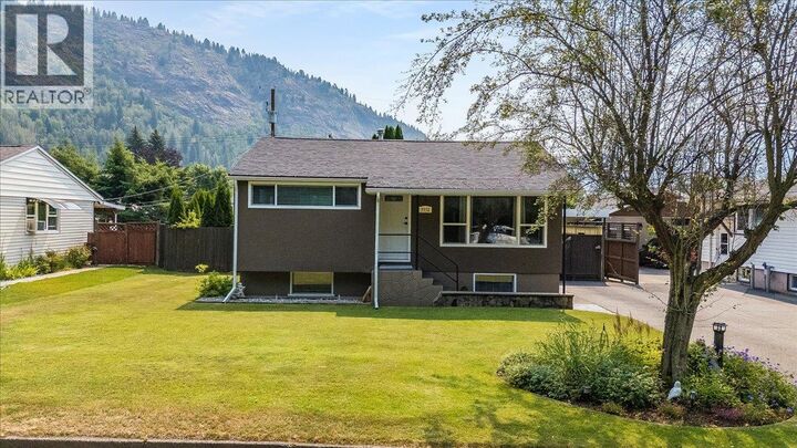 1112 Marianna Crescent — photo 1