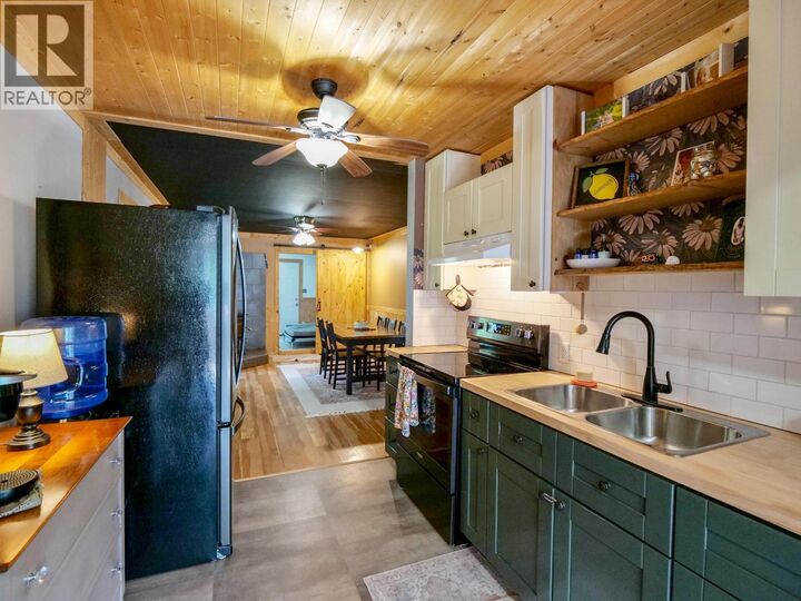 Property Photo: 3861 Hillcrest Road BC V2J 6T6