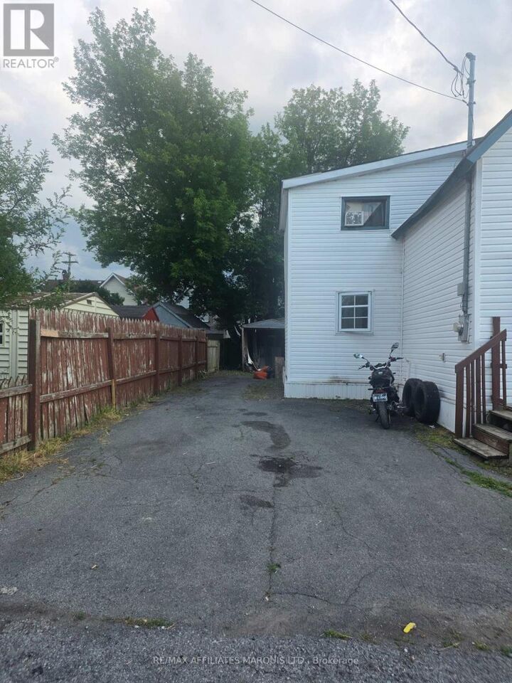 Property Photo: 512 First Street West ON K6J 1E1