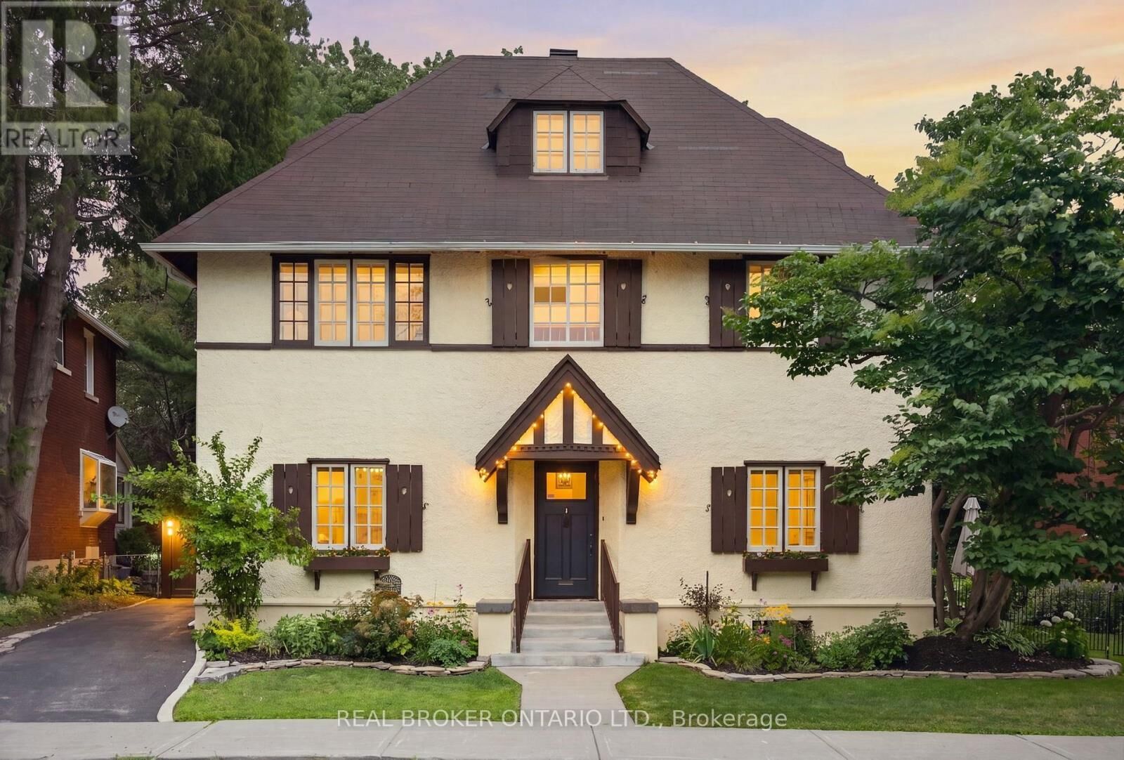 Property Photo: 17 Lakeview Terrace ON K1S 3H3