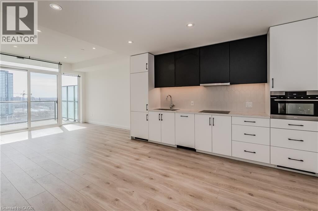 Property Photo:  741 King Street West 1206  ON N2G 0E9 