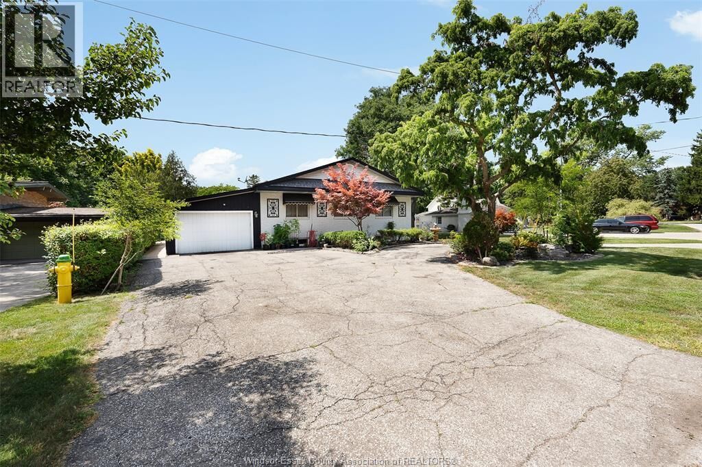 Property Photo:  333 Coronado  ON N8N 2E5 