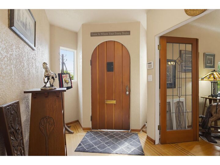 Property Photo:  33043 4th Avenue  BC V2V 1S6 