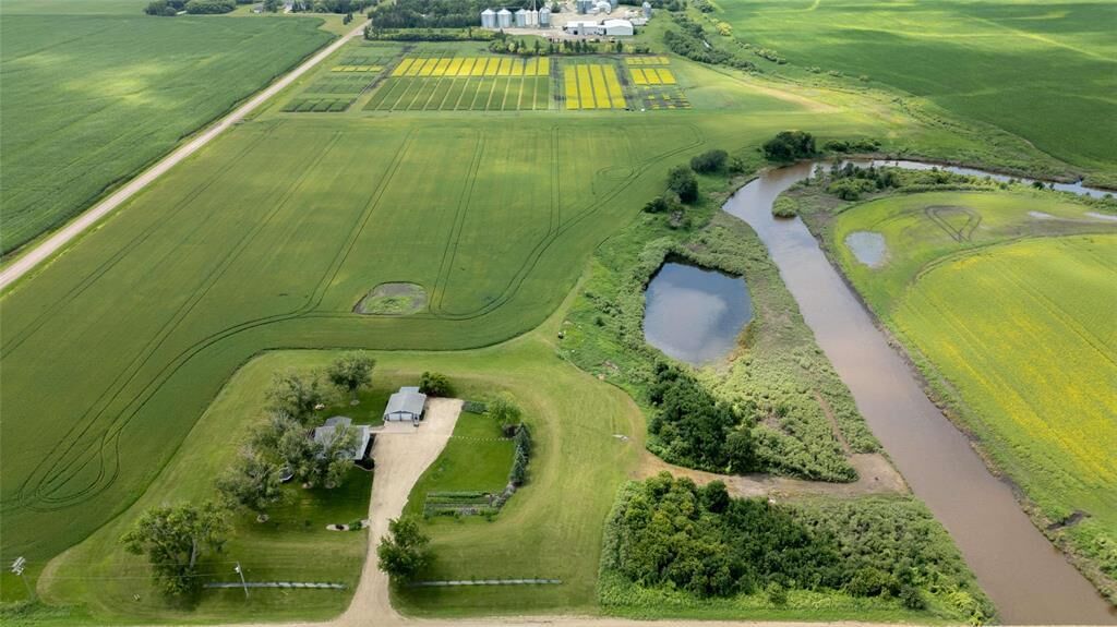 Property Photo:  26146 2 Road East  MB R0G 1W0 