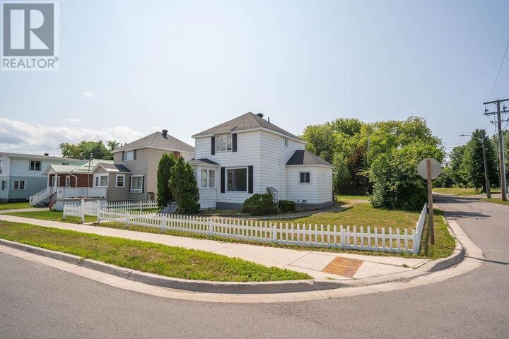 Photo de la propriété: 275 John St ON P6A 1P4