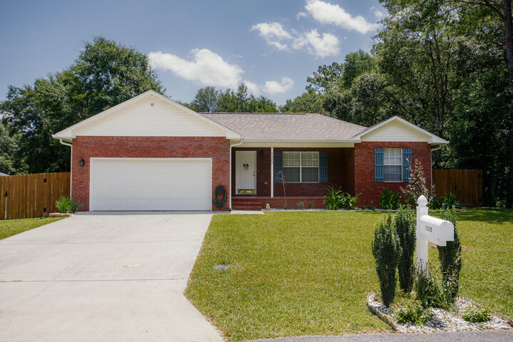 Property Photo: 7282 Birdie Lane FL 32570