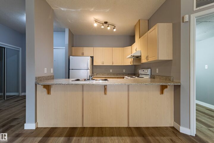 Property Photo: 4304 139 Avenue NW 412 AB T5Y 0H6