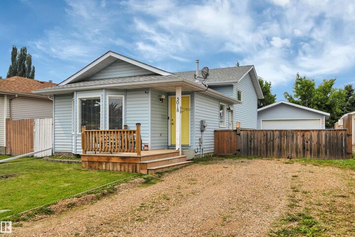Property Photo:  5018 52 Street  AB T0C 0V0 