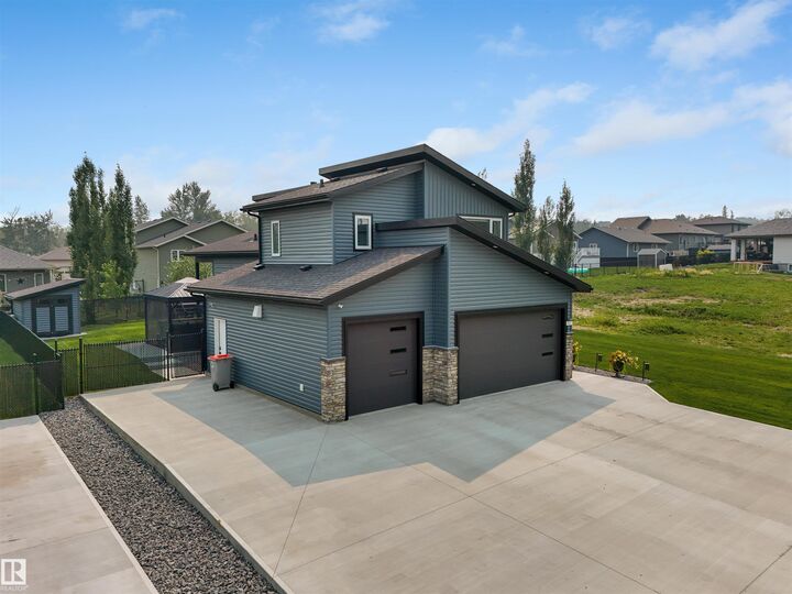 Property Photo: 49119 Rge Road 73 517 AB T7A 1B9
