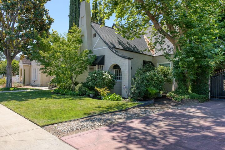 Property Photo: 544 E Clinton Avenue CA 93704