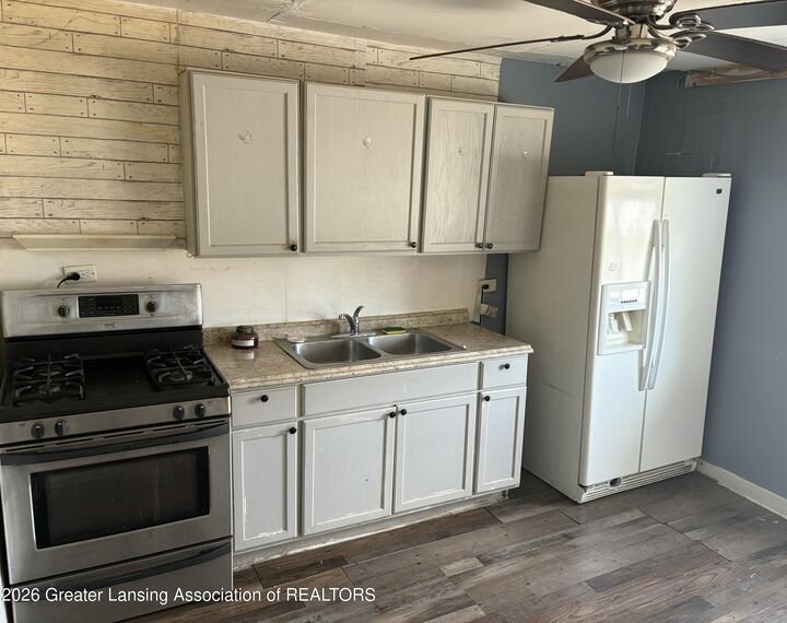 Property Photo: 2103 Elbridge Court MI 48186