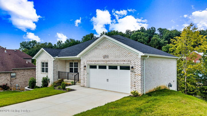 Property Photo: 4406 Stone Wynde Dr KY 40272