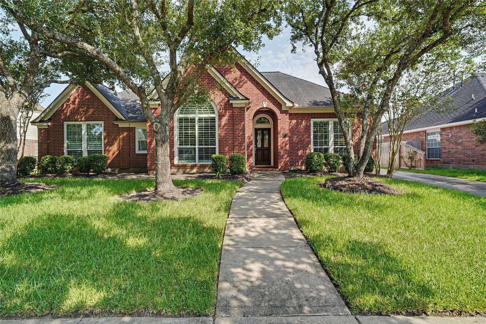 Property Photo:  4250 Noble Oak Trail  TX 77059 